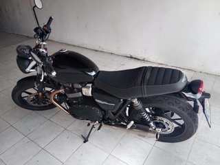 Triumph Street Twin Negra
