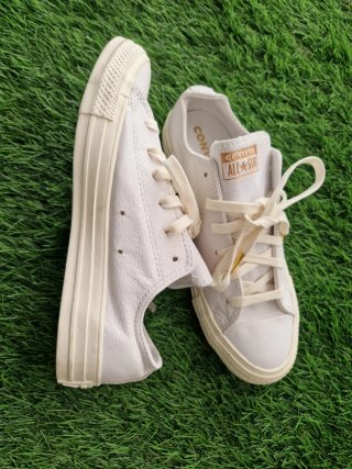 Converse NUEVAS de Piel Blancas Talla 39
