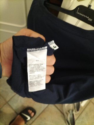 Camiseta Lacoste Azul con Cocodrilo Blanco