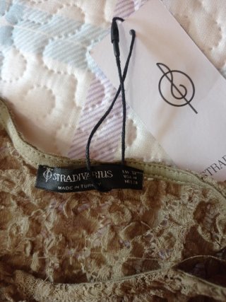 Camiseta Stradivarius verde oliva