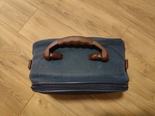 Neceser de viaje azul y marrón