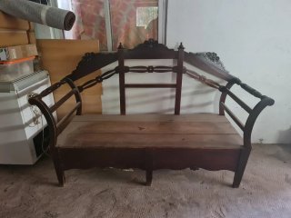 Antiguo sillón de madera