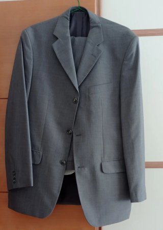 Traje de hombre gris