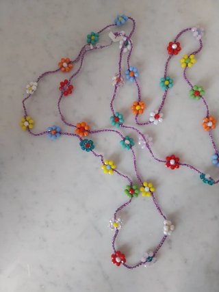 Collana fiori uncinetto per l'estate