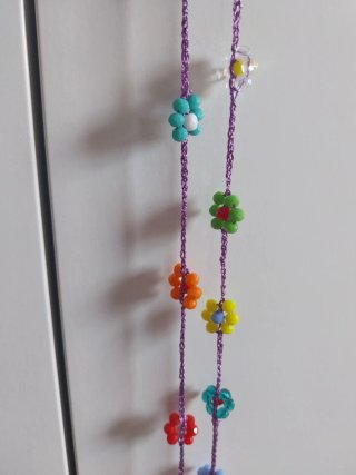 Collana fiori uncinetto per l'estate
