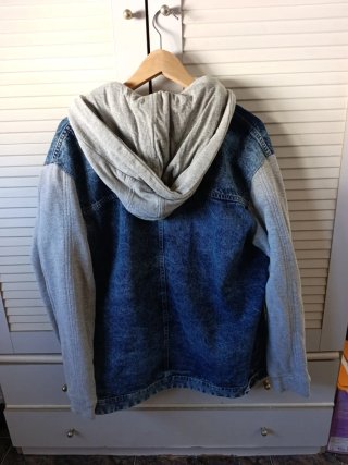 Chaqueta vaquera con capucha hombre