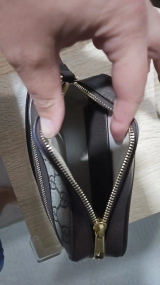 Bolso Gucci GG Supreme con banda