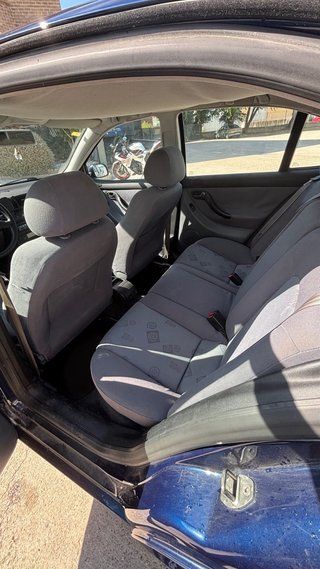 SEAT León 1.6 gasolina 2001 con tan solo 115.000km