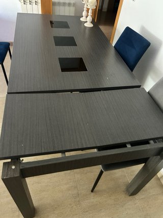 Mesa de comedor gris y azul
