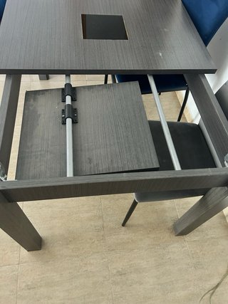 Mesa de comedor gris y azul