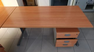 Escritorio oficina grande madera y metal