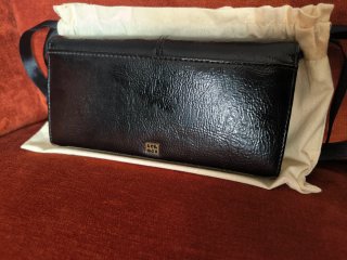 Cartera charol Gloria Ortiz, en bolsa de la firma