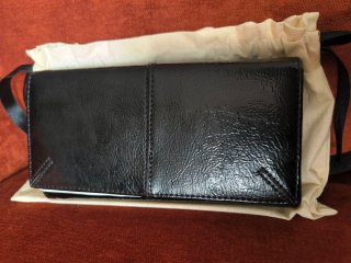 Cartera charol Gloria Ortiz, en bolsa de la firma
