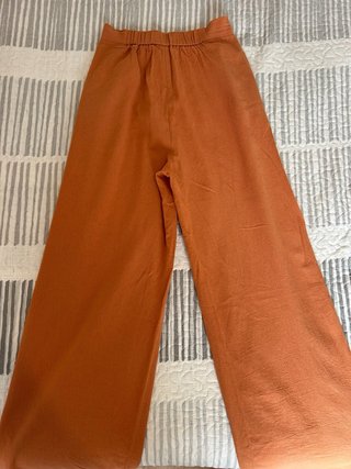 Top naranja con escote en V