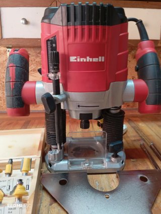 Fresadora Einhell TC-RO 1155 E +Juego de fresas