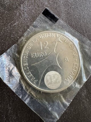 Monedas de plata 2000 pesetas y 12€