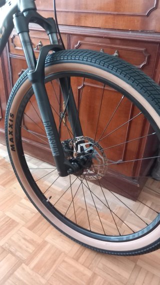 Bicicleta Specialized Rockhopper Expert 2025