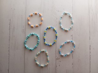Pulseras artesanales cuentas pastel