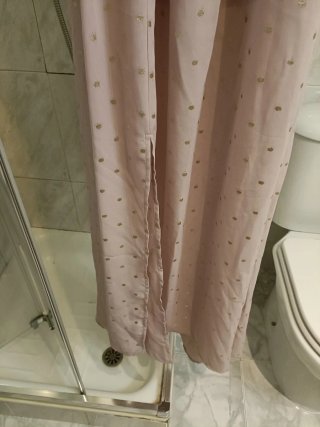 Vestido largo rosa con topos plateados