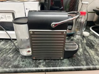Cafetera Nespresso Negra