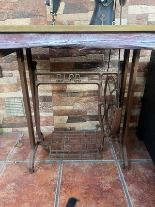 Máquina de coser Alfa antigua