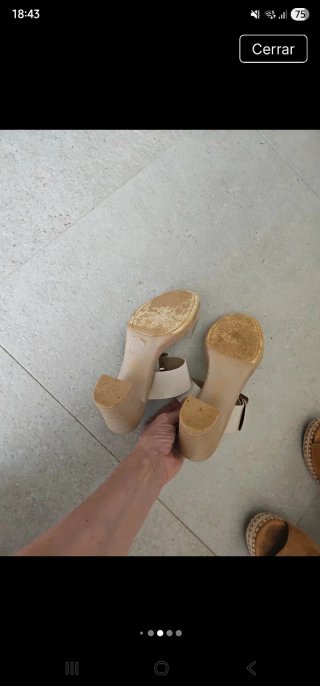 Sandalias Beige y Doradas