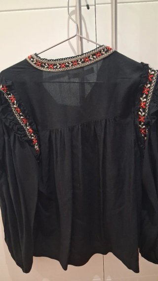 Blusa Sfera bordada negra Talla S