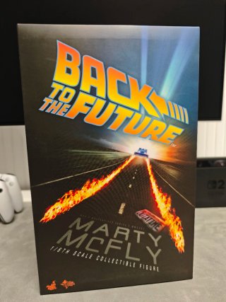 Hot Toys Marty McFly MMS257 Regreso al Futuro