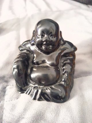Figuras buda, gallina, reloj, globo