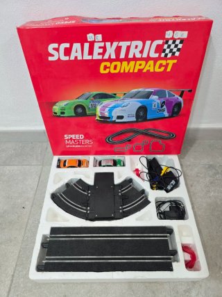 Circuito Scalextric Compact con 2 coches