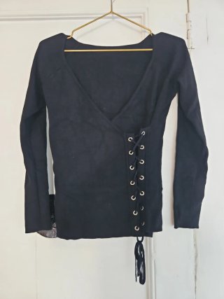 Jersey negro con cordones