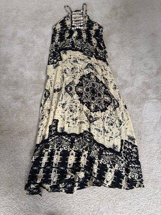 Vestido largo estampado beige y negro