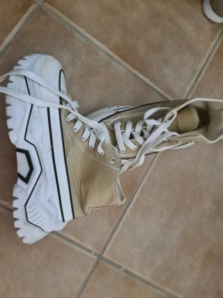 Bambas altas beige y blancas