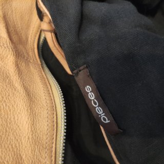 Bolso amplio de piel beige