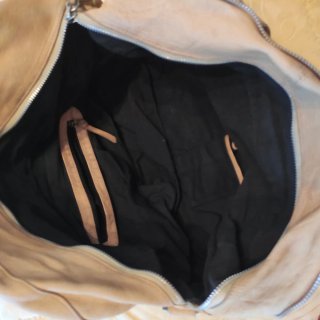 Bolso amplio de piel beige