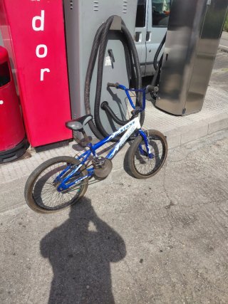 Bici BMX Blu e Bianca