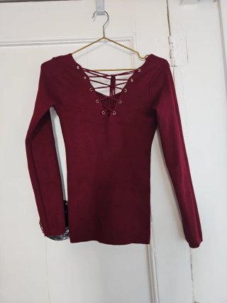 Jersey rojo con cordones