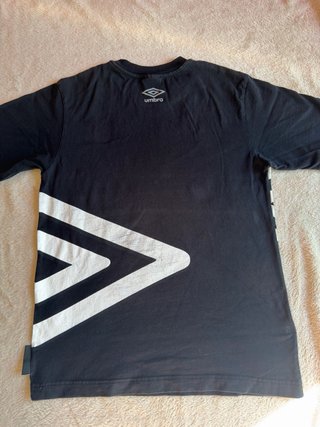 Camiseta Umbro Negra Logo Grande