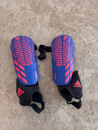 Espinilleras Adidas Predator con tobilleras