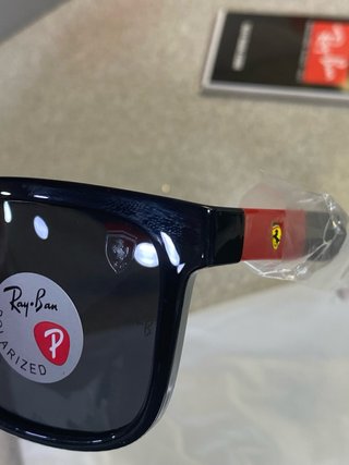 Gafas Ray-Ban RB 8342 en colaboración con Ferrari.