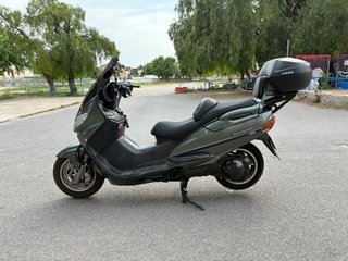 Suzuki Burgman 400 Maxi Scooter