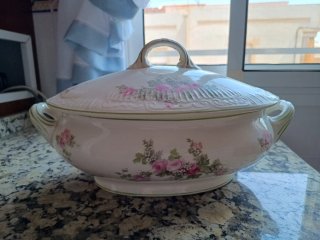 Sopera porcelana decorada flores rosas