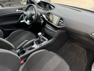 Peugeot 308 / Gasolina / Manual / Año 2016