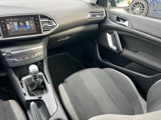 Peugeot 308 / Gasolina / Manual / Año 2016