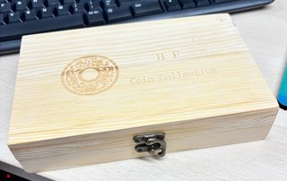 Estuche para monedas de madera