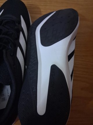 Zapatillas Adidas Negras y Blancas