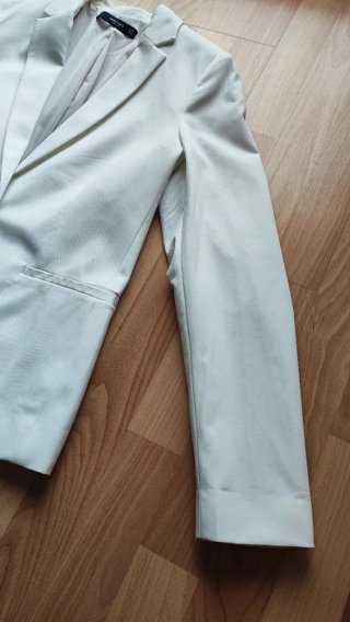 Americana entallada Mango blanca