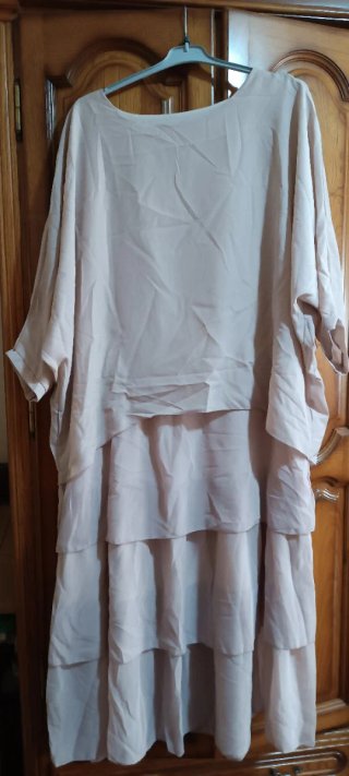 Vestido fiesta beige volantes