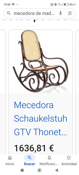 Mecedora de madera y ratán