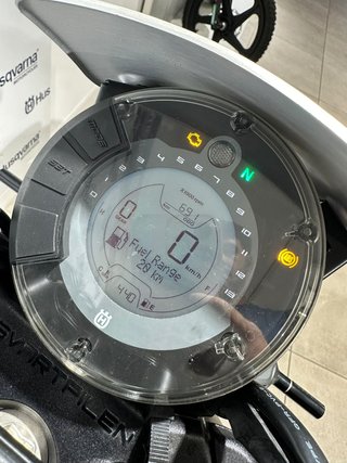 OCASION - HUSQVARNA SVARTPILEN 401 2023